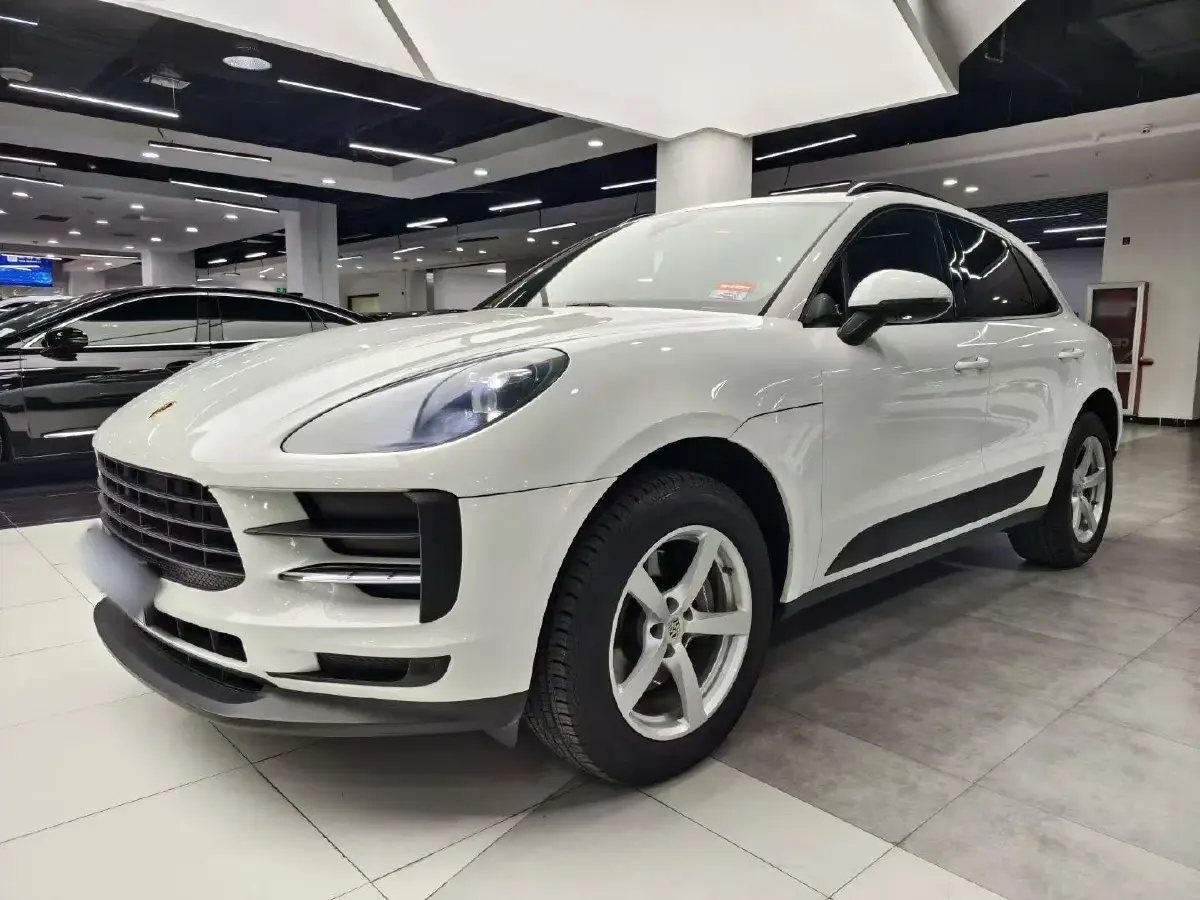 2018 Porsche Macan 2.0T 252HP L4 7DCT