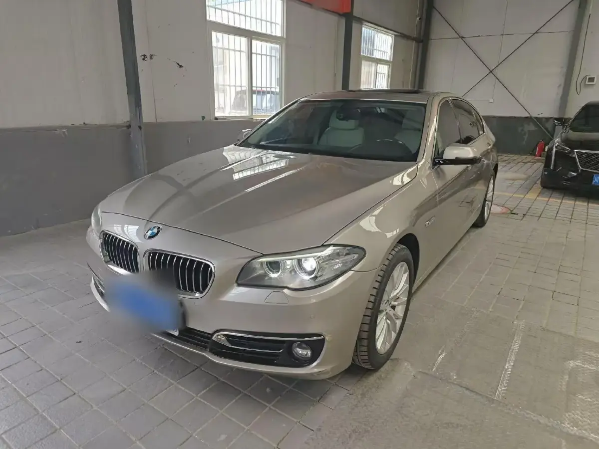 2014 BMW 5 Series 3.0L 258HP L6 8AT