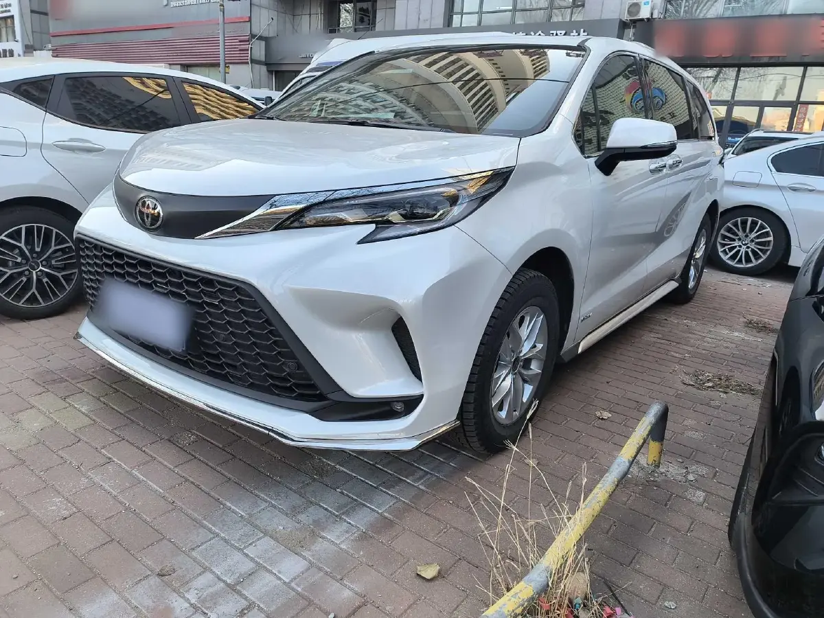 2024 Toyota Granvia 2.5L 189HP L4 E-CVT Hybrid