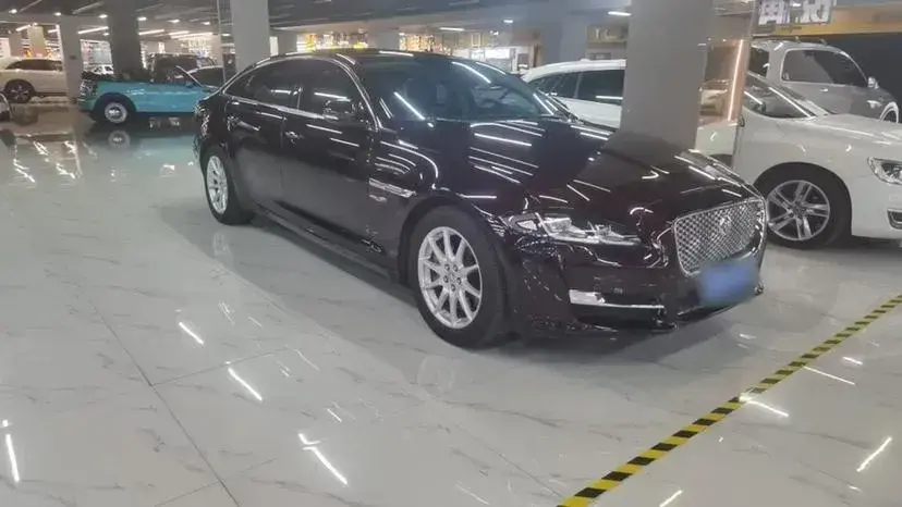 2016 Jaguar XJ 2.0T 240HP L4 8AT