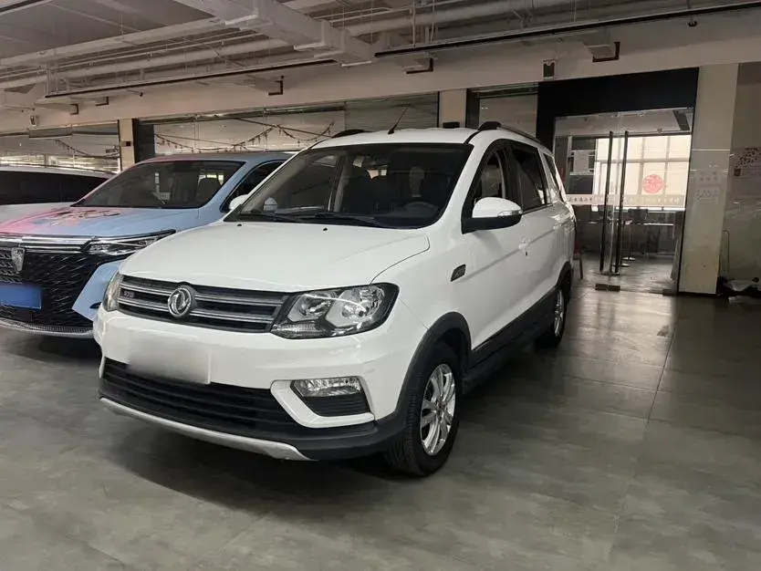 2016 DongFeng Fengon Fengon 370 1.5L 116HP L4 5MT