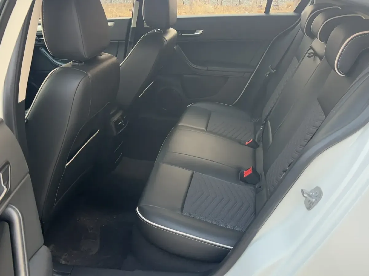 2014 Qoros 3 1.6L 126HP L4 6DCT,autocango,china used car exporter,china ev exporter,chinese used car exporter,chinese used ev exporter