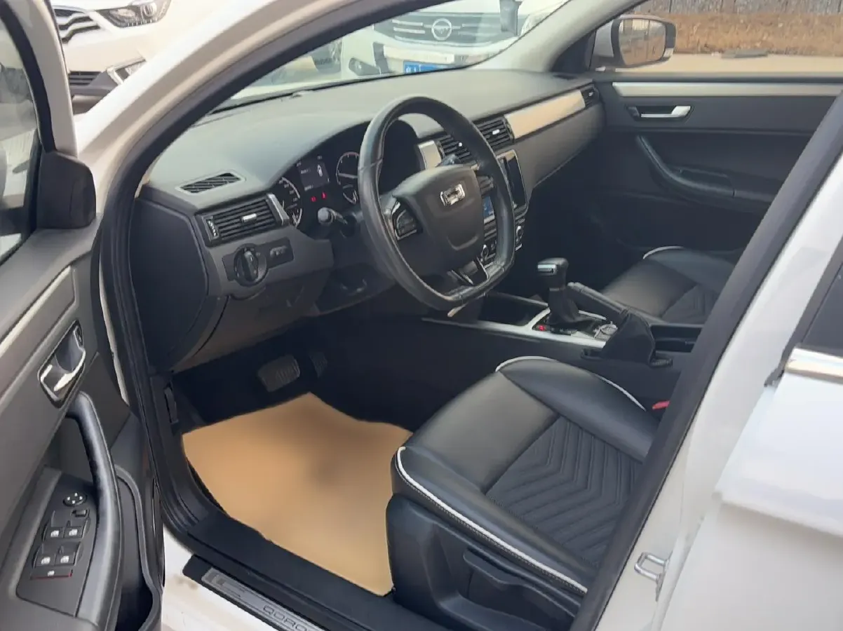 2014 Qoros 3 1.6L 126HP L4 6DCT,autocango,china used car exporter,china ev exporter,chinese used car exporter,chinese used ev exporter