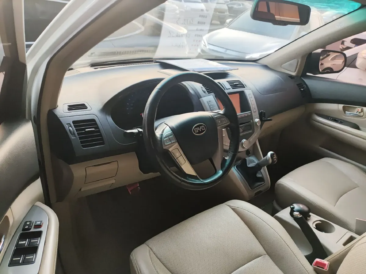 2013 BYD S6 2.0L 140HP L4 5MT,autocango,china used car exporter,china ev exporter,chinese used car exporter,chinese used ev exporter