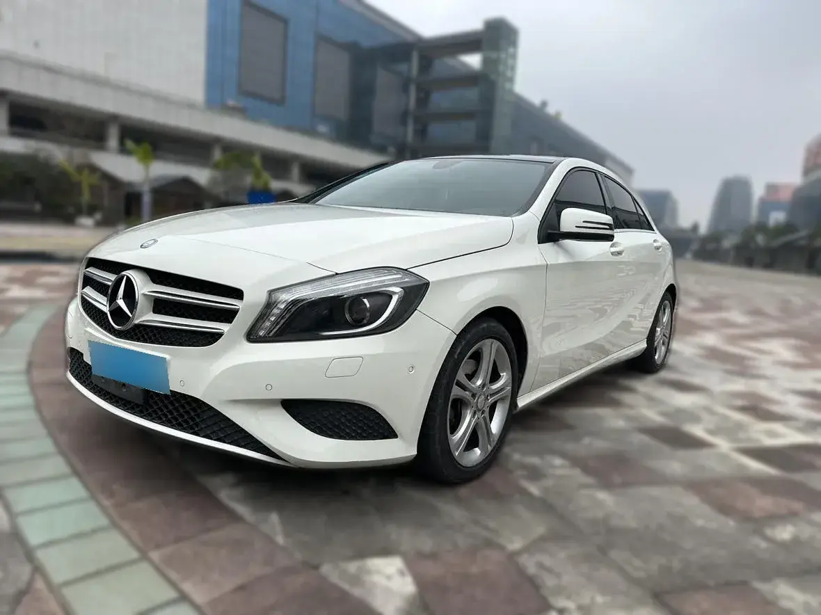 2015 Mercedes-Benz A Class 1.6T 122HP L4 7DCT