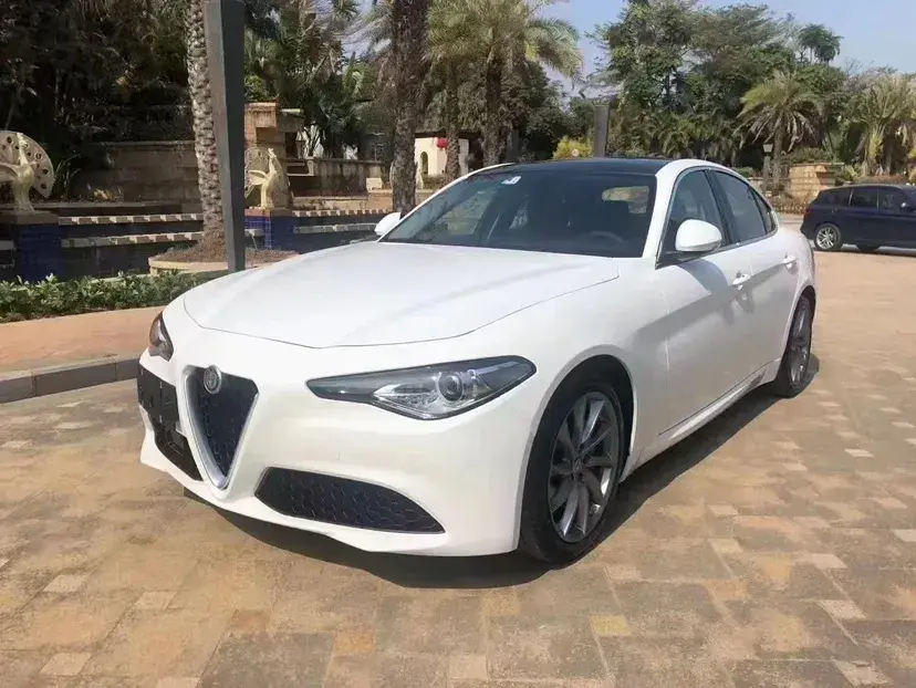 2017 Alfa Romeo Giulia 2.0T 280HP L4 8AT