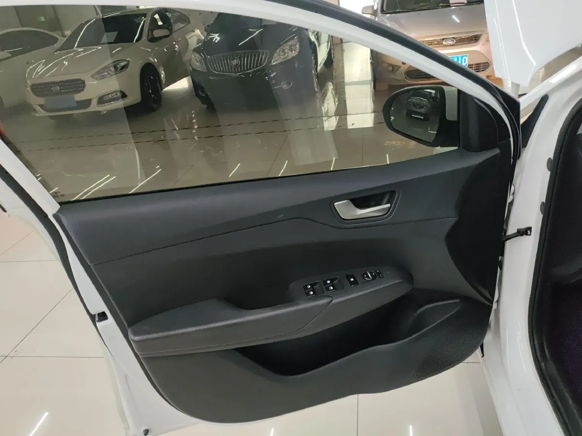 2017 Hyundai Verna RV 1.4L 100HP L4 6AT,autocango,china used car exporter,china ev exporter,chinese used car exporter,chinese used ev exporter