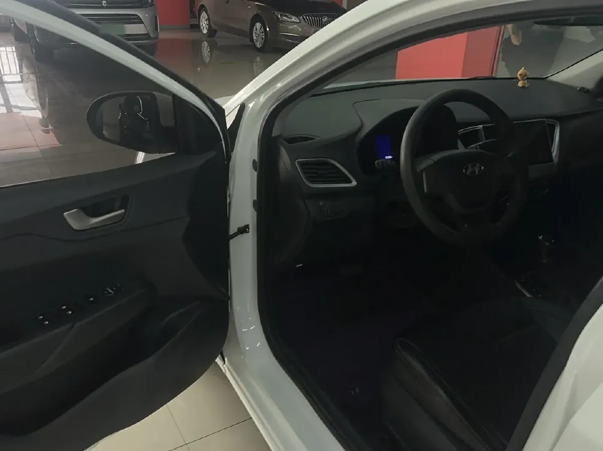 2017 Hyundai Verna RV 1.4L 100HP L4 6AT,autocango,china used car exporter,china ev exporter,chinese used car exporter,chinese used ev exporter