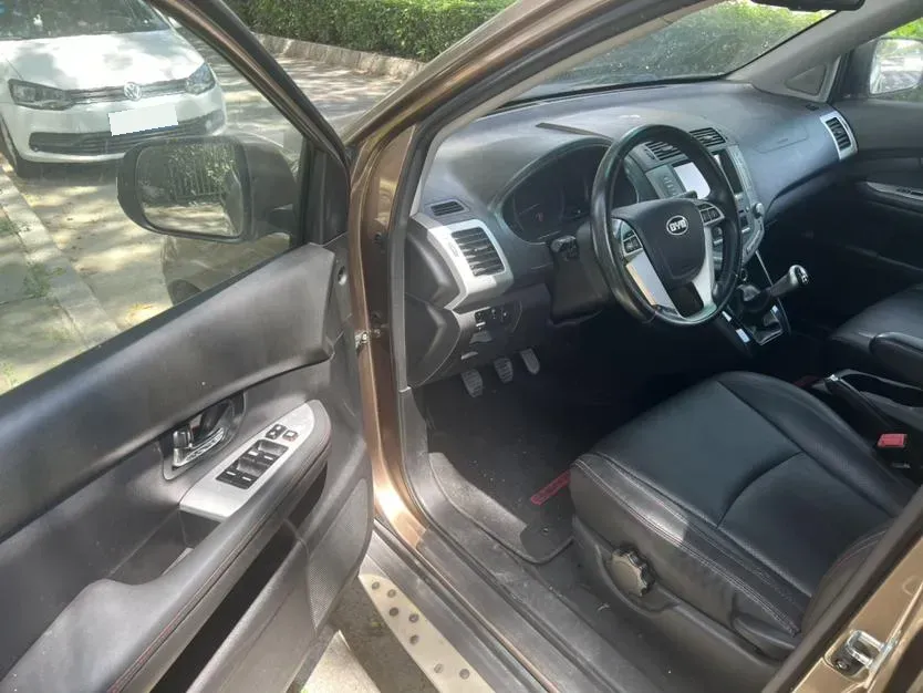 2014 BYD S6 2.0L 140HP L4 5MT,autocango,china used car exporter,china ev exporter,chinese used car exporter,chinese used ev exporter