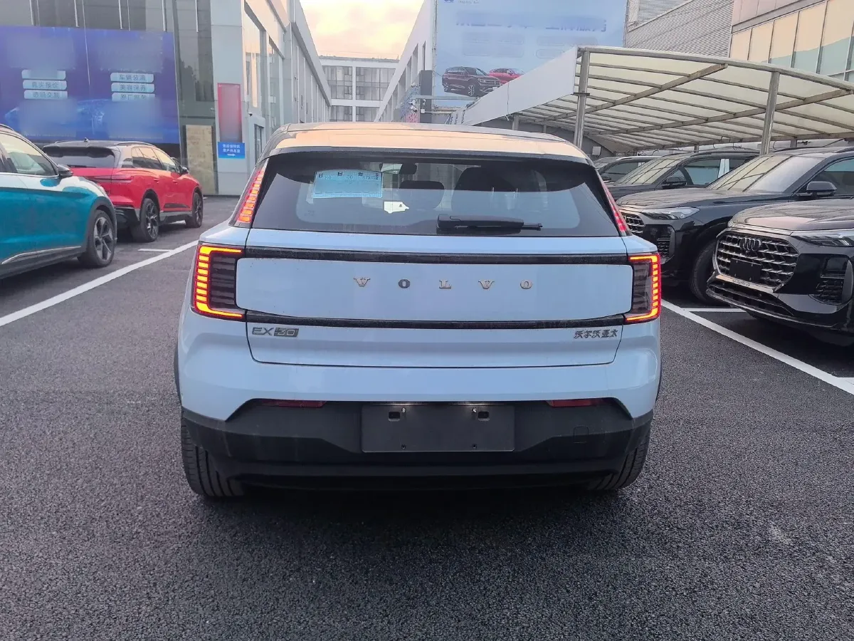 2025 Volvo EX30 BEV 66KWH,autocango,china used car exporter,china ev exporter,chinese used car exporter,chinese used ev exporter