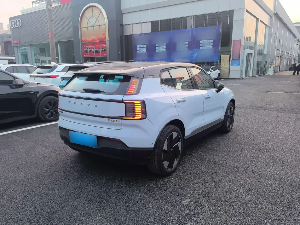 2025 Volvo EX30 BEV 66KWH,autocango,china used car exporter,china ev exporter,chinese used car exporter,chinese used ev exporter