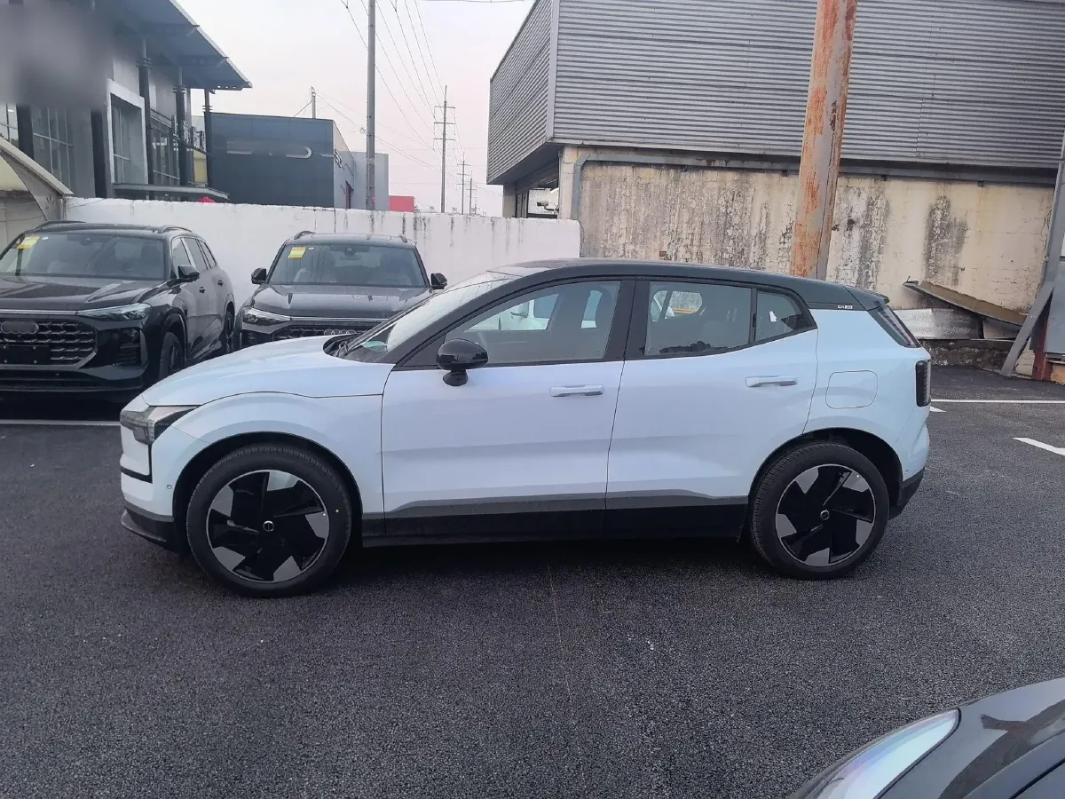 2025 Volvo EX30 BEV 66KWH,autocango,china used car exporter,china ev exporter,chinese used car exporter,chinese used ev exporter