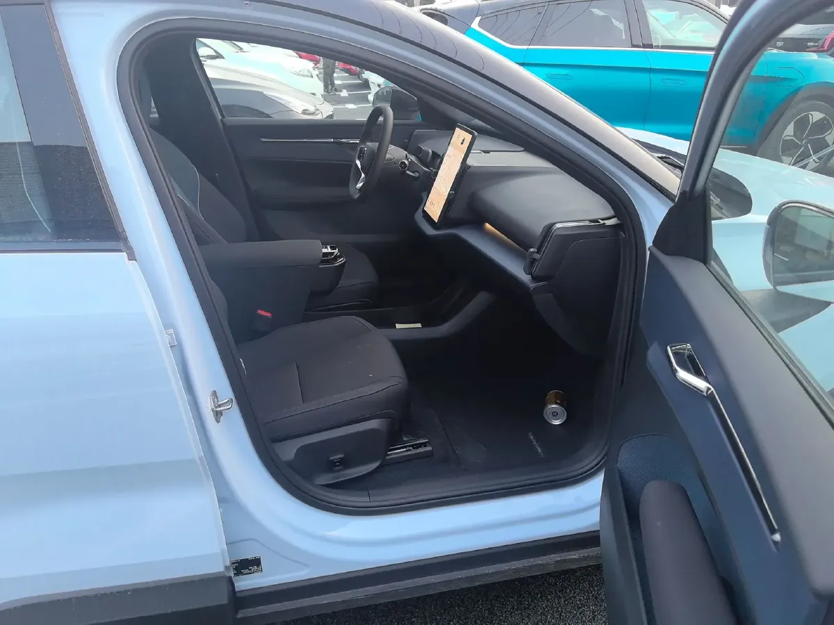 2025 Volvo EX30 BEV 66KWH,autocango,china used car exporter,china ev exporter,chinese used car exporter,chinese used ev exporter