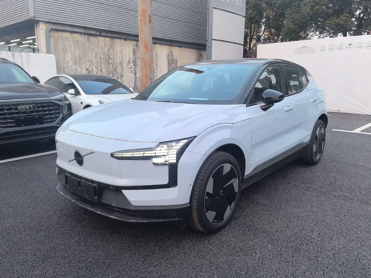 2025 Volvo EX30 BEV 66KWH,autocango,china used car exporter,china ev exporter,chinese used car exporter,chinese used ev exporter