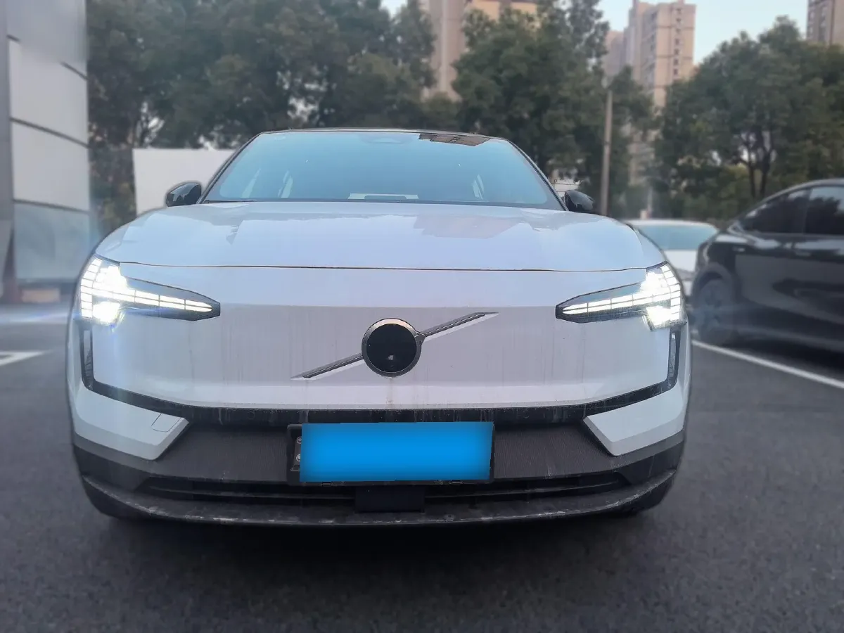 2025 Volvo EX30 BEV 66KWH,autocango,china used car exporter,china ev exporter,chinese used car exporter,chinese used ev exporter
