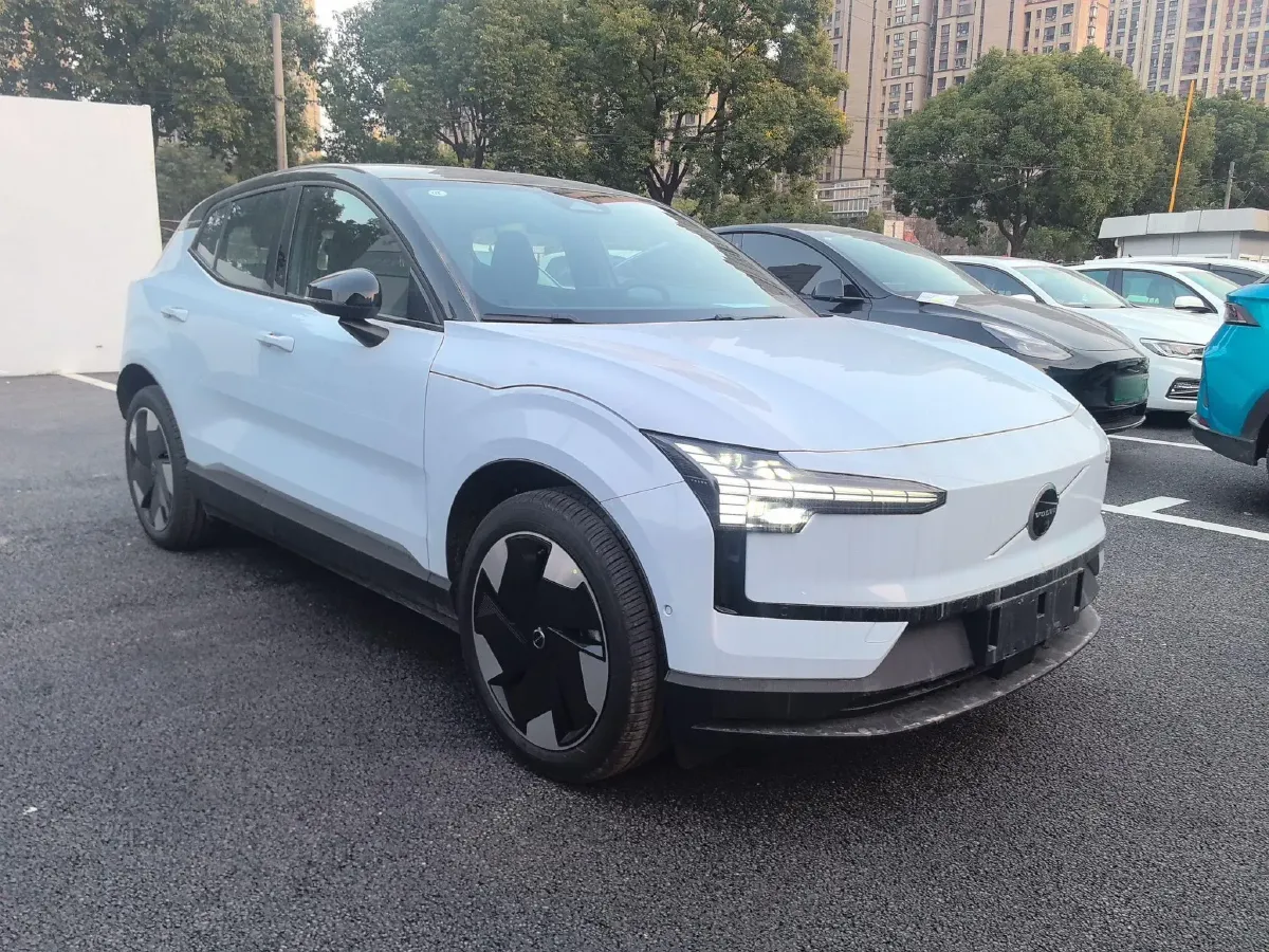 2025 Volvo EX30 BEV 66KWH,autocango,china used car exporter,china ev exporter,chinese used car exporter,chinese used ev exporter