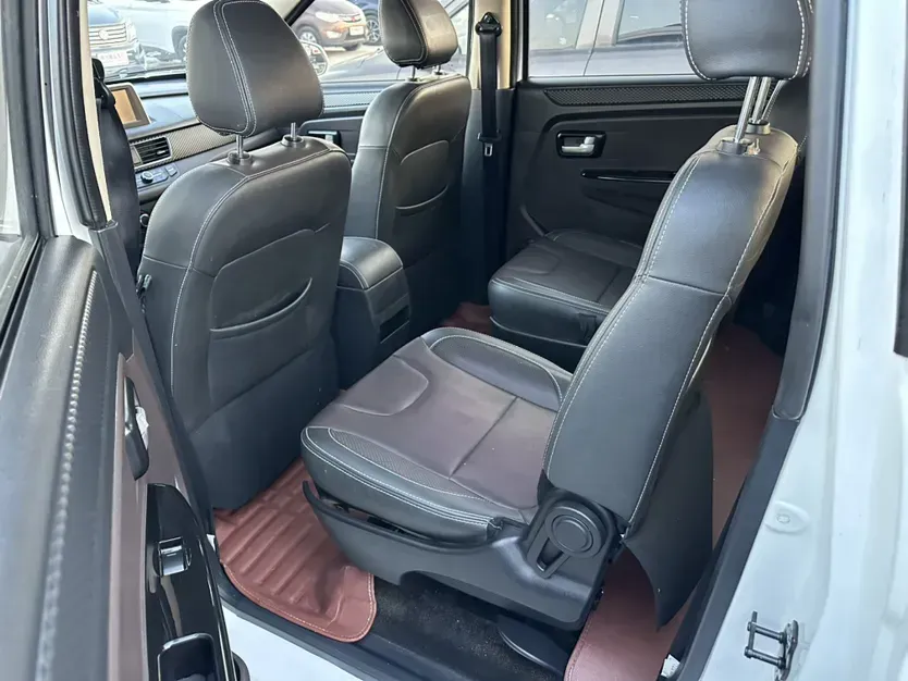 2019 DongFeng Fengon Fengon 330 1.5L 116HP L4 5MT,autocango,china used car exporter,china ev exporter,chinese used car exporter,chinese used ev exporter