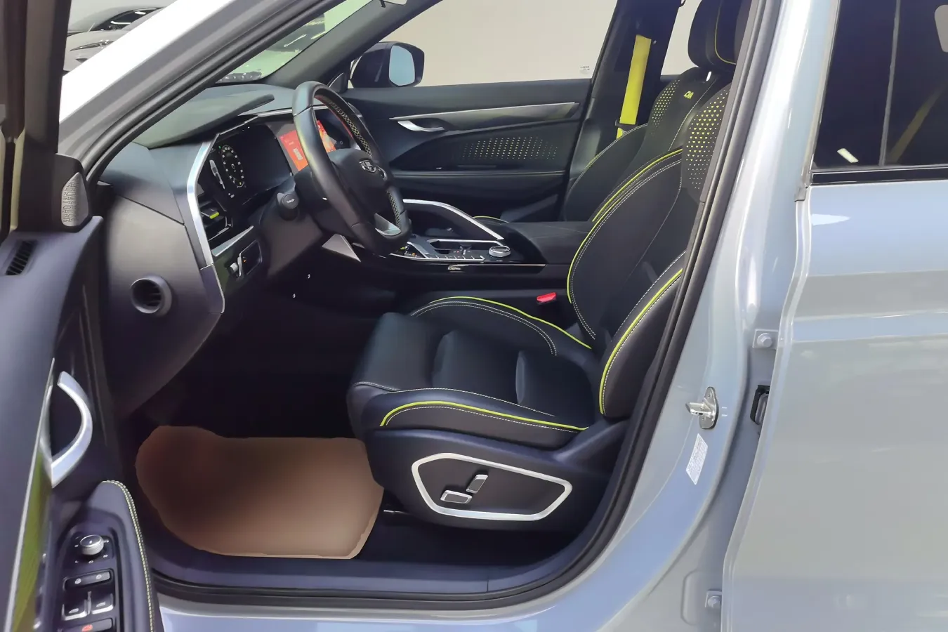 2021 Geely Tugella 2.0T 238HP L4 8AT,autocango,china used car exporter,china ev exporter,chinese used car exporter,chinese used ev exporter