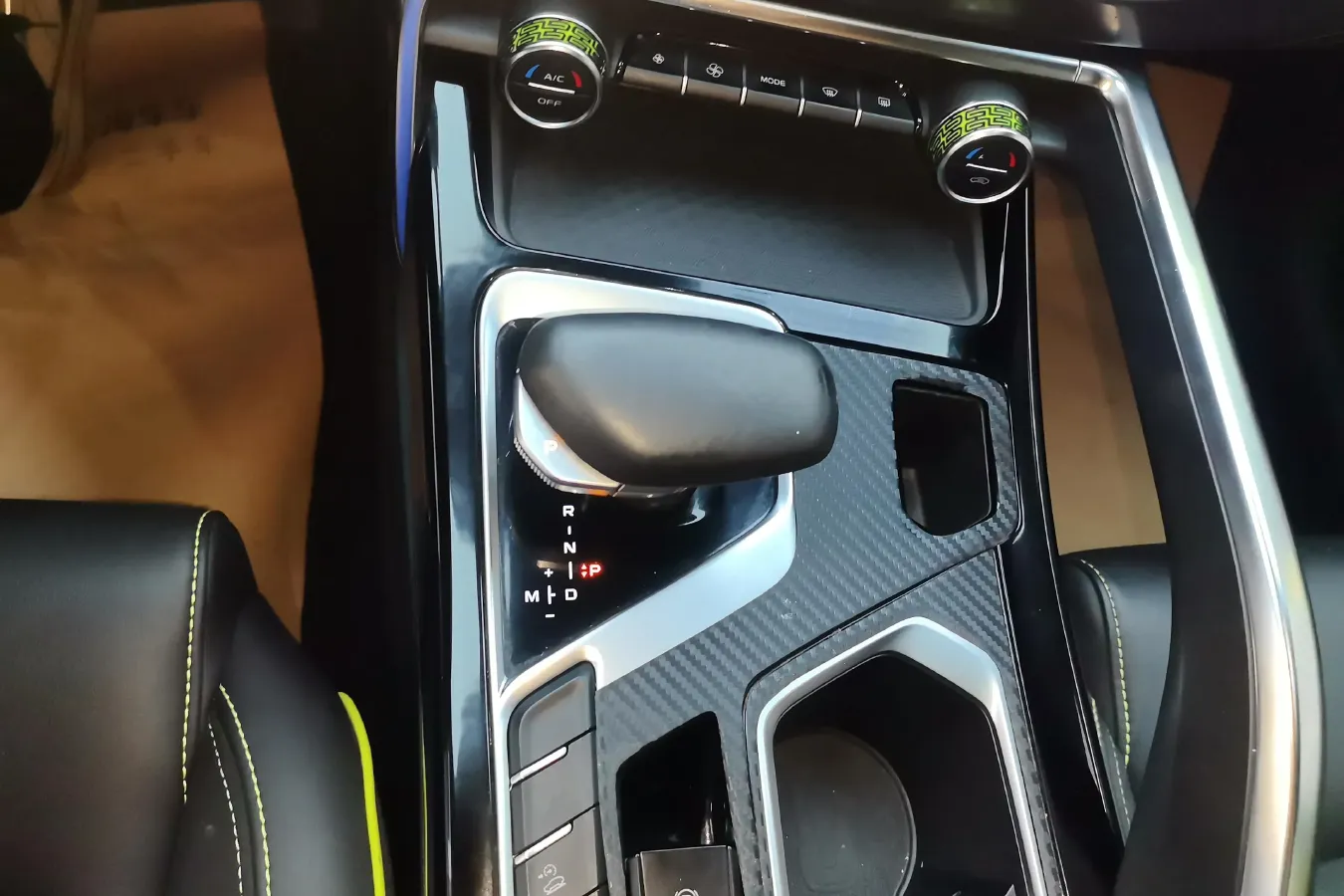 2021 Geely Tugella 2.0T 238HP L4 8AT,autocango,china used car exporter,china ev exporter,chinese used car exporter,chinese used ev exporter