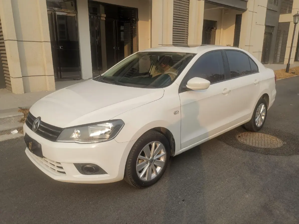 2015 Volkswagen Jetta 1.6L 110HP L4 5MT