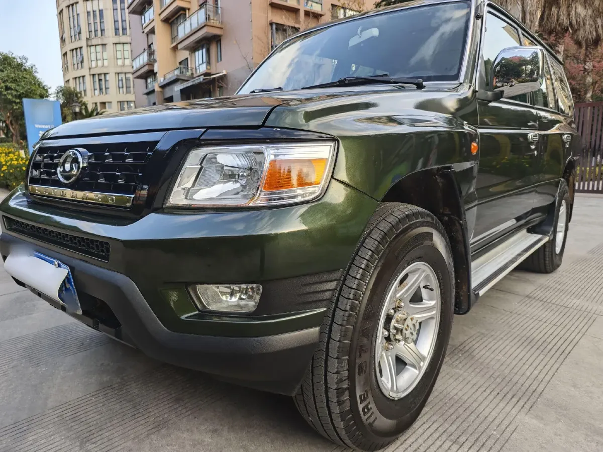 2015 Leopaard Q6 2.4L 147HP L4 5MT,autocango,china used car exporter,china ev exporter,chinese used car exporter,chinese used ev exporter