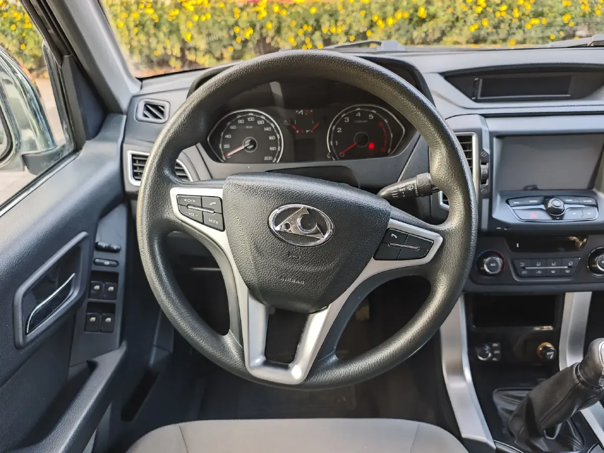 2015 Leopaard Q6 2.4L 147HP L4 5MT,autocango,china used car exporter,china ev exporter,chinese used car exporter,chinese used ev exporter