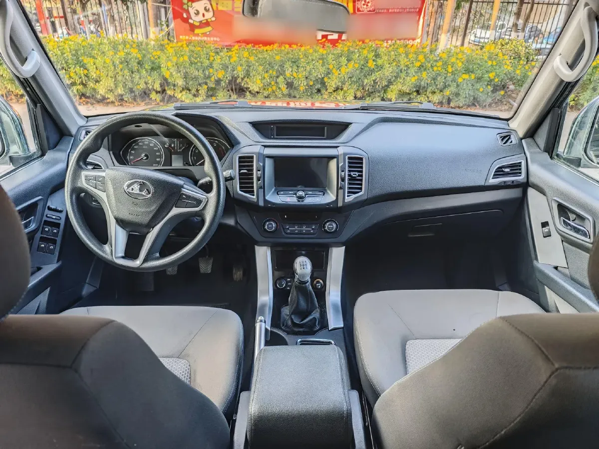 2015 Leopaard Q6 2.4L 147HP L4 5MT,autocango,china used car exporter,china ev exporter,chinese used car exporter,chinese used ev exporter