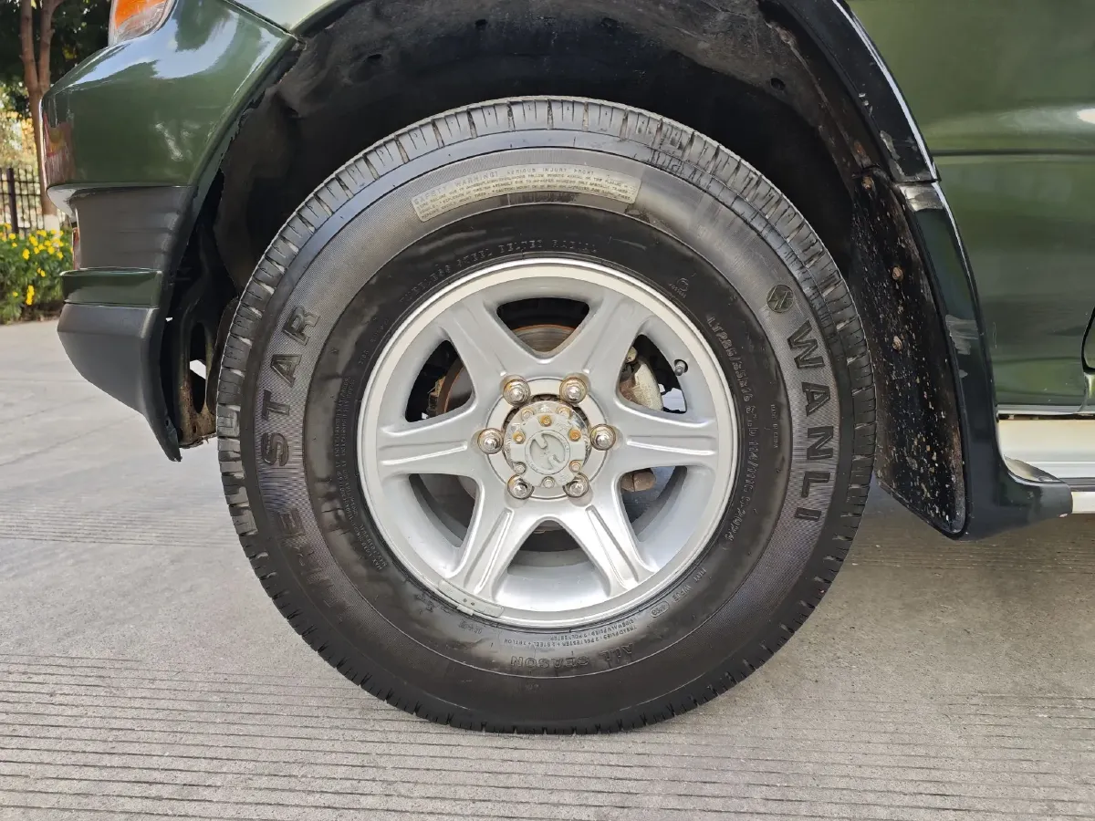 2015 Leopaard Q6 2.4L 147HP L4 5MT,autocango,china used car exporter,china ev exporter,chinese used car exporter,chinese used ev exporter