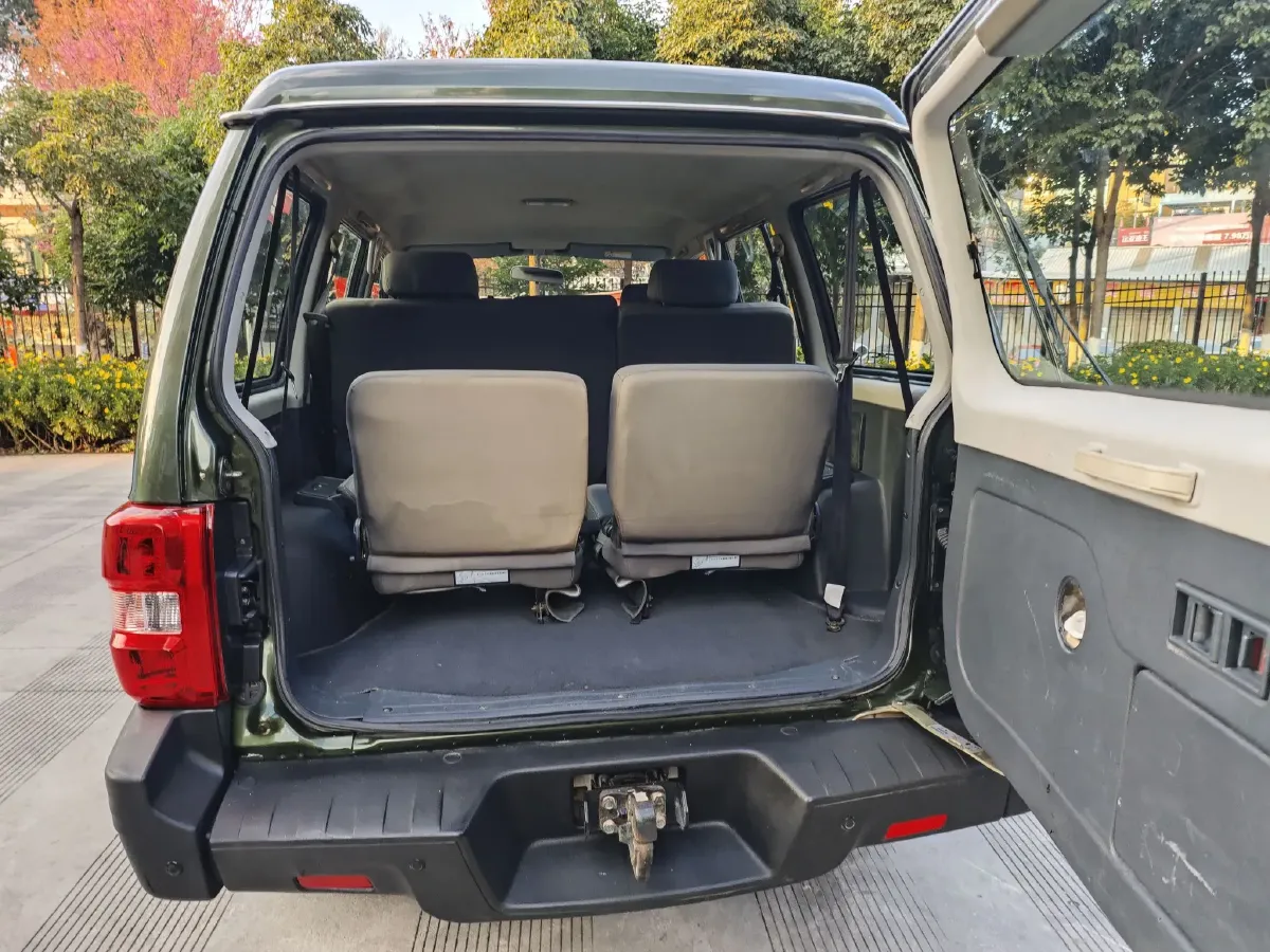 2015 Leopaard Q6 2.4L 147HP L4 5MT,autocango,china used car exporter,china ev exporter,chinese used car exporter,chinese used ev exporter