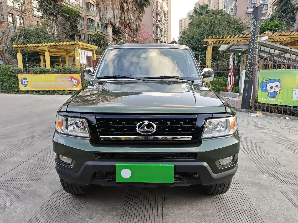 2015 Leopaard Q6 2.4L 147HP L4 5MT,autocango,china used car exporter,china ev exporter,chinese used car exporter,chinese used ev exporter