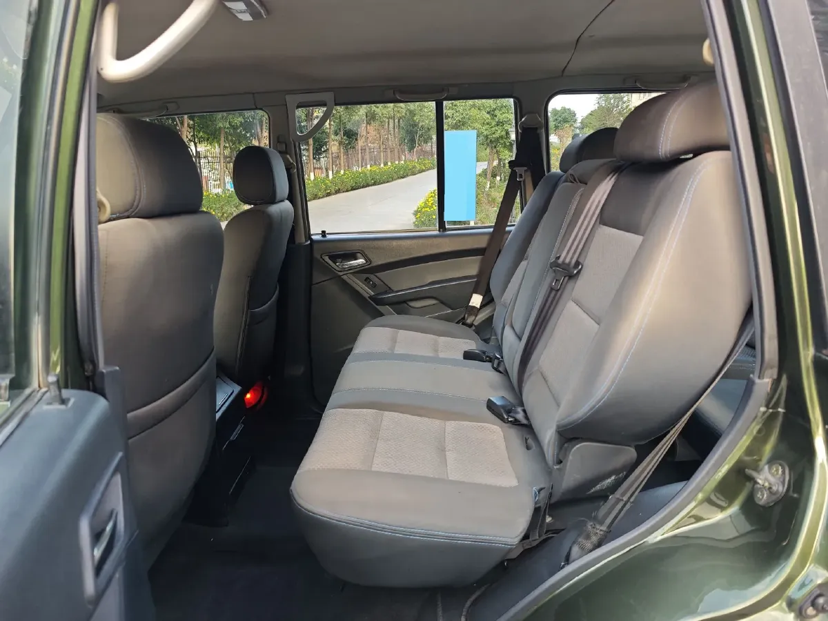 2015 Leopaard Q6 2.4L 147HP L4 5MT,autocango,china used car exporter,china ev exporter,chinese used car exporter,chinese used ev exporter