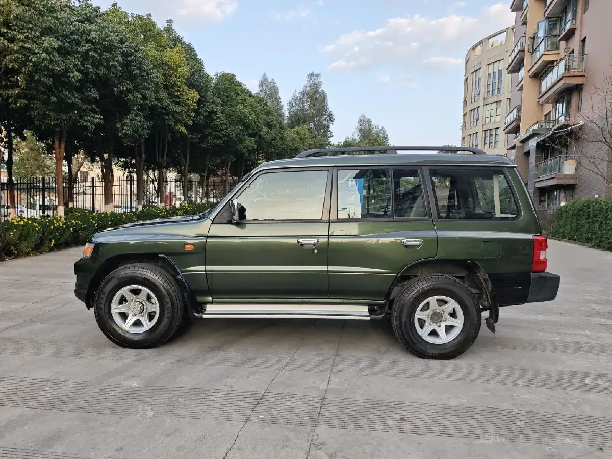 2015 Leopaard Q6 2.4L 147HP L4 5MT,autocango,china used car exporter,china ev exporter,chinese used car exporter,chinese used ev exporter
