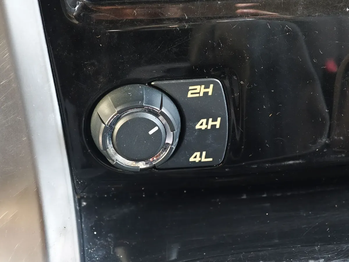 2015 Leopaard Q6 2.4L 147HP L4 5MT,autocango,china used car exporter,china ev exporter,chinese used car exporter,chinese used ev exporter