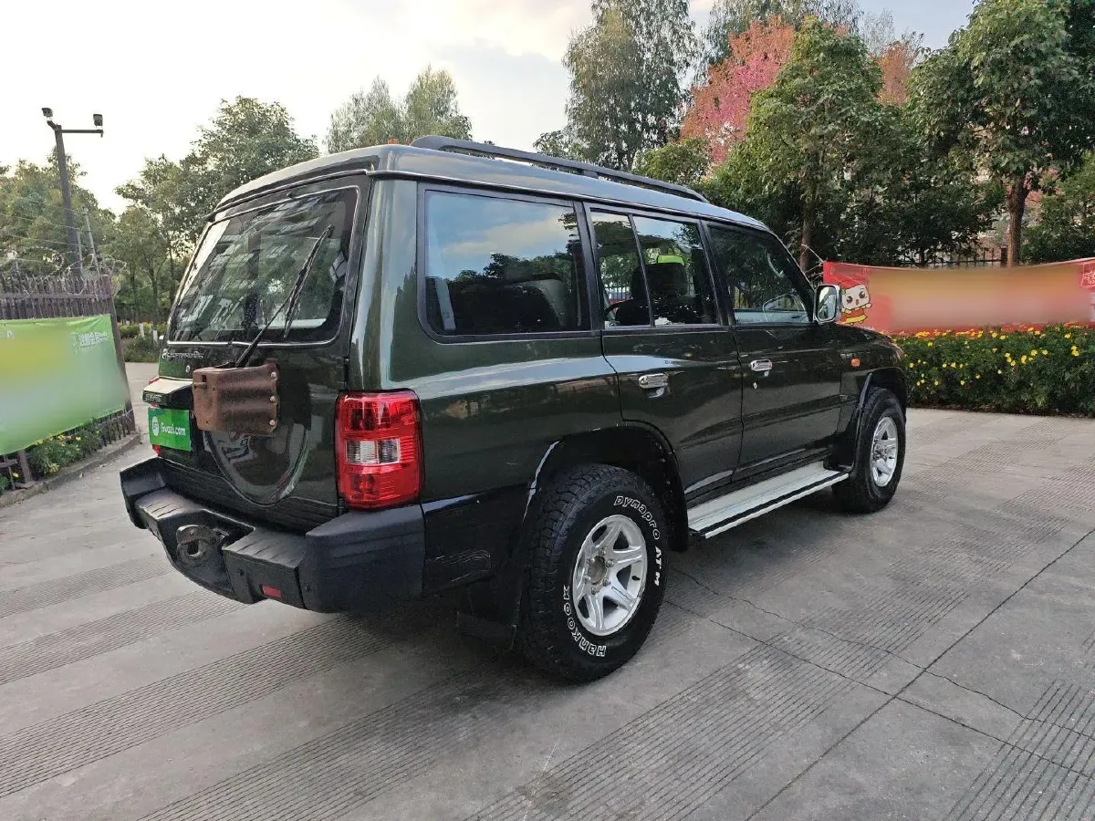 2015 Leopaard Q6 2.4L 147HP L4 5MT,autocango,china used car exporter,china ev exporter,chinese used car exporter,chinese used ev exporter
