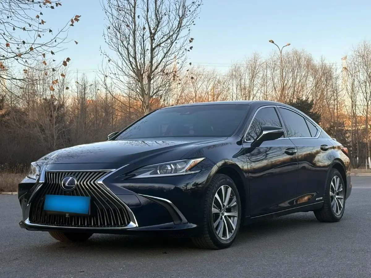 2020 Lexus ES 2.5L 178HP L4 E-CVT Hybrid