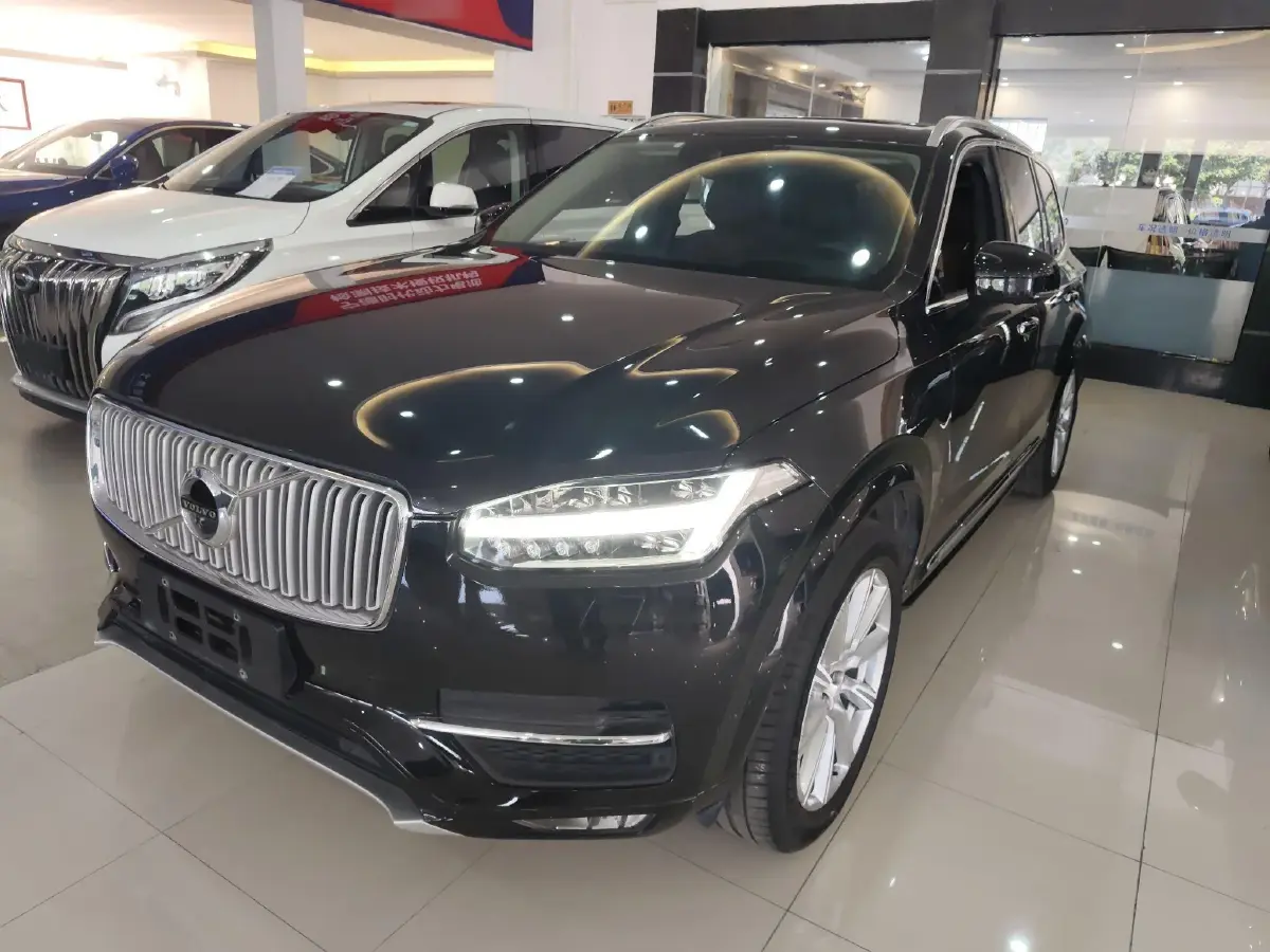 2018 Volvo XC90 2.0T 320HP L4 8AT