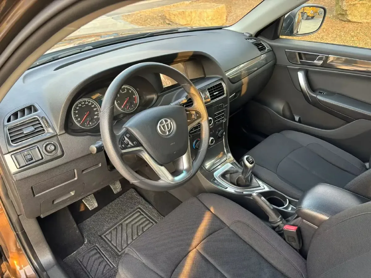 2016 Brilliance Auto V5 1.5T 150HP L4 5MT,autocango,china used car exporter,china ev exporter,chinese used car exporter,chinese used ev exporter