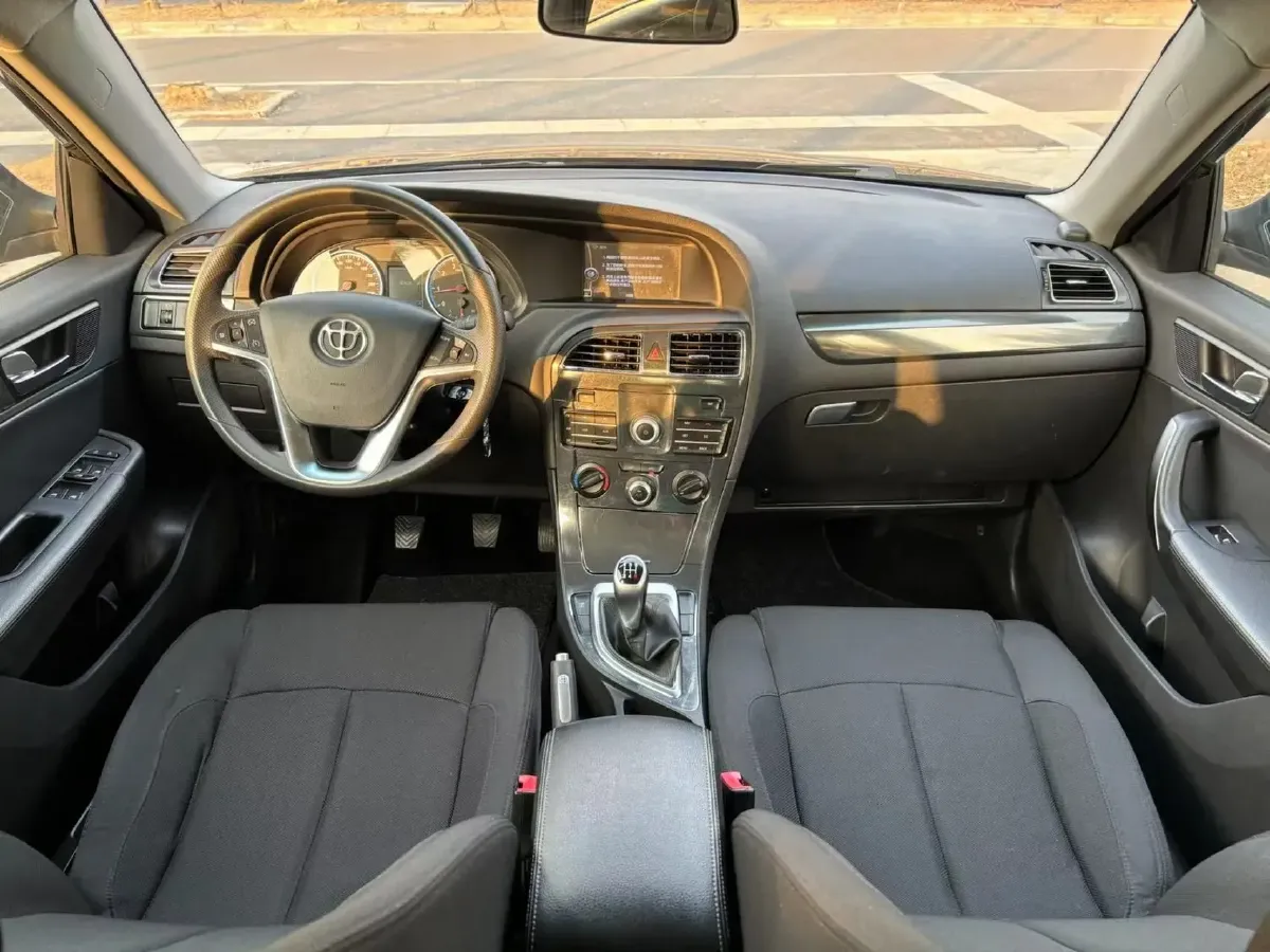 2016 Brilliance Auto V5 1.5T 150HP L4 5MT,autocango,china used car exporter,china ev exporter,chinese used car exporter,chinese used ev exporter