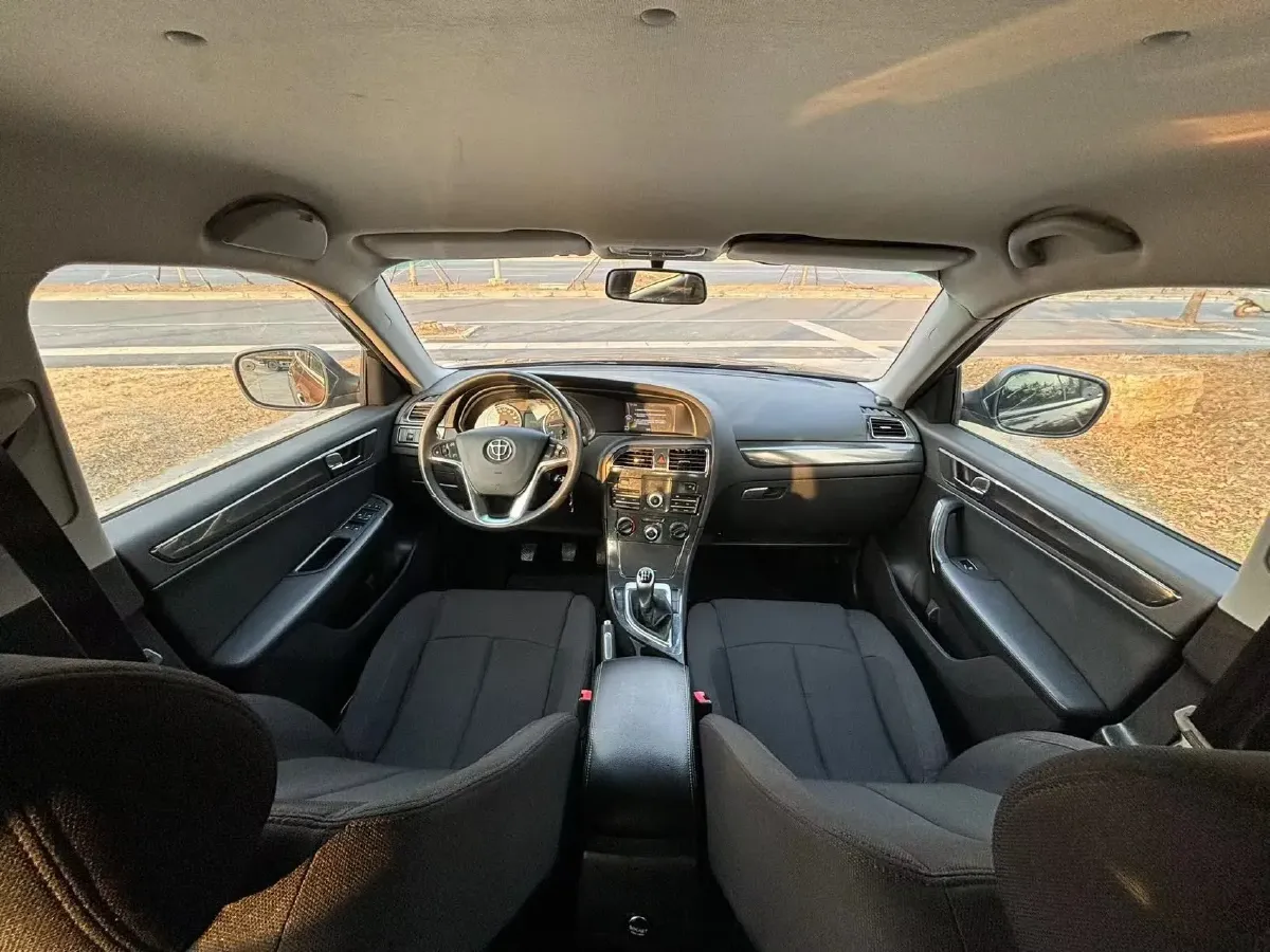 2016 Brilliance Auto V5 1.5T 150HP L4 5MT,autocango,china used car exporter,china ev exporter,chinese used car exporter,chinese used ev exporter