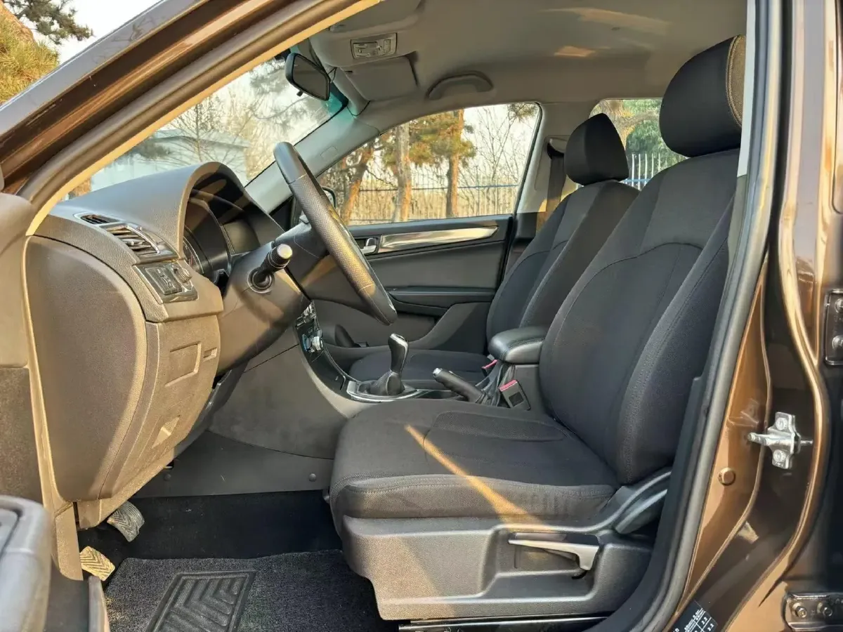 2016 Brilliance Auto V5 1.5T 150HP L4 5MT,autocango,china used car exporter,china ev exporter,chinese used car exporter,chinese used ev exporter