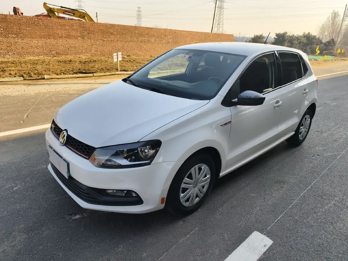 2016 Volkswagen Polo 1.4L 90HP L4 5MT