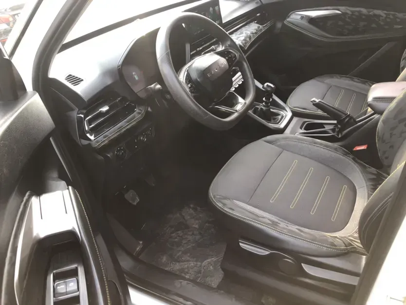 2020 BaoJun RS-3 1.5L 99HP L4 6MT,autocango,china used car exporter,china ev exporter,chinese used car exporter,chinese used ev exporter