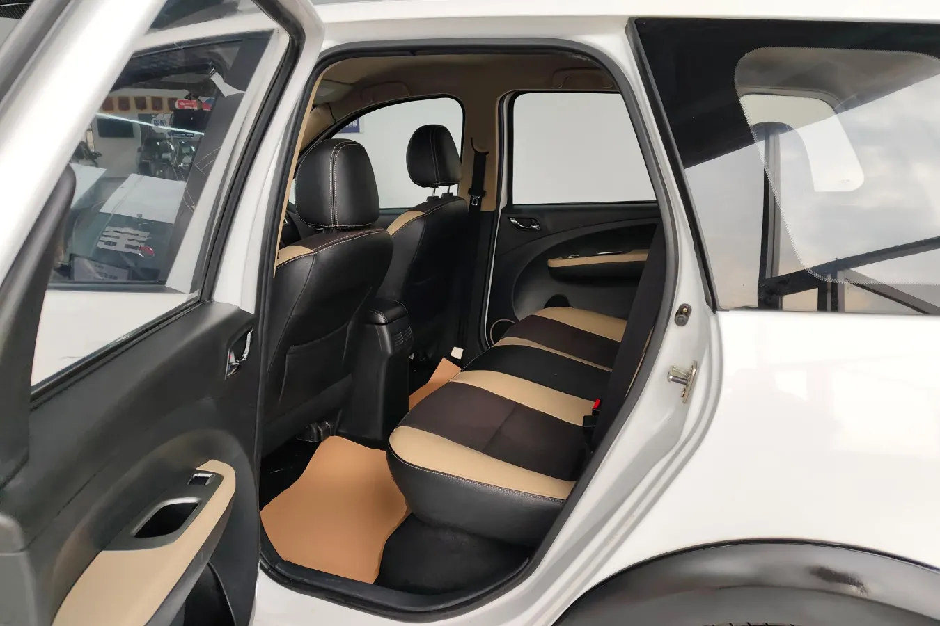 2015 DongFeng Forthing Joyear X3 1.5L 120HP L4 5MT,autocango,china used car exporter,china ev exporter,chinese used car exporter,chinese used ev exporter