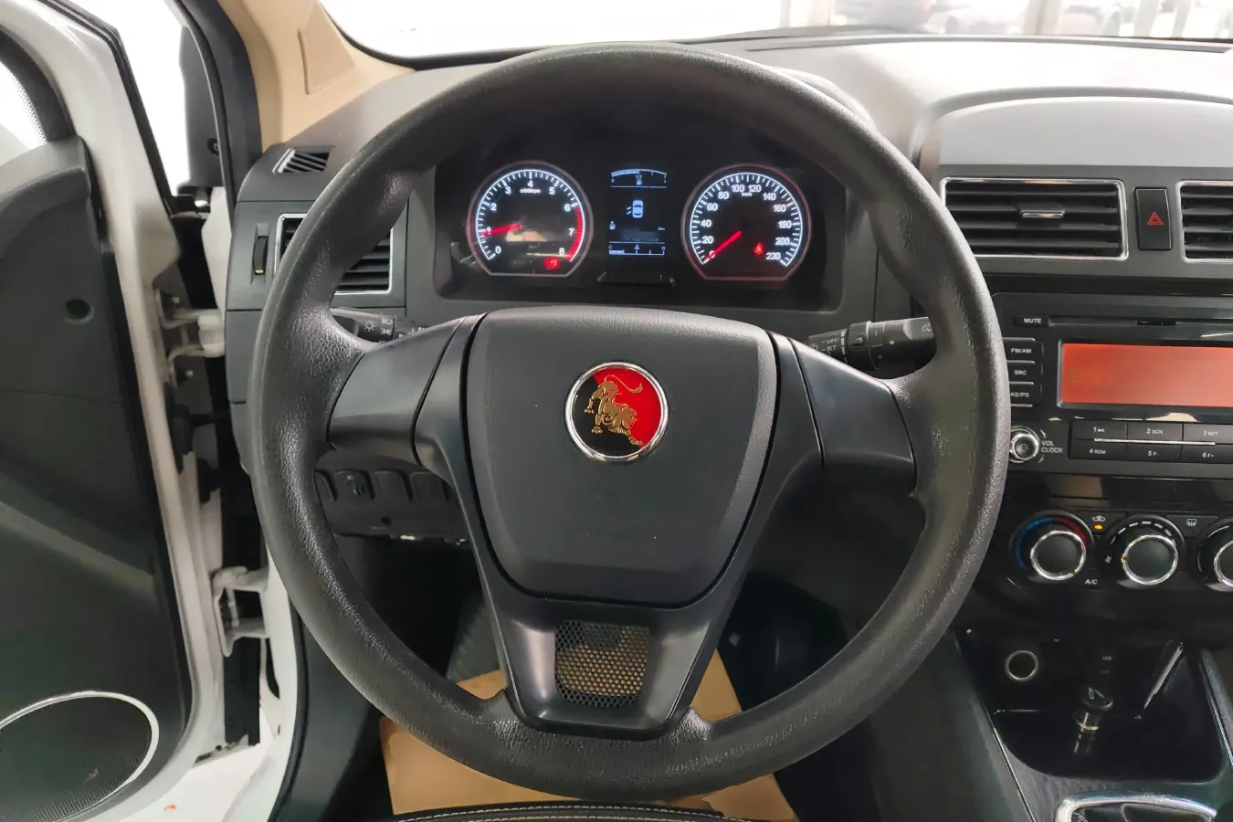2015 DongFeng Forthing Joyear X3 1.5L 120HP L4 5MT,autocango,china used car exporter,china ev exporter,chinese used car exporter,chinese used ev exporter