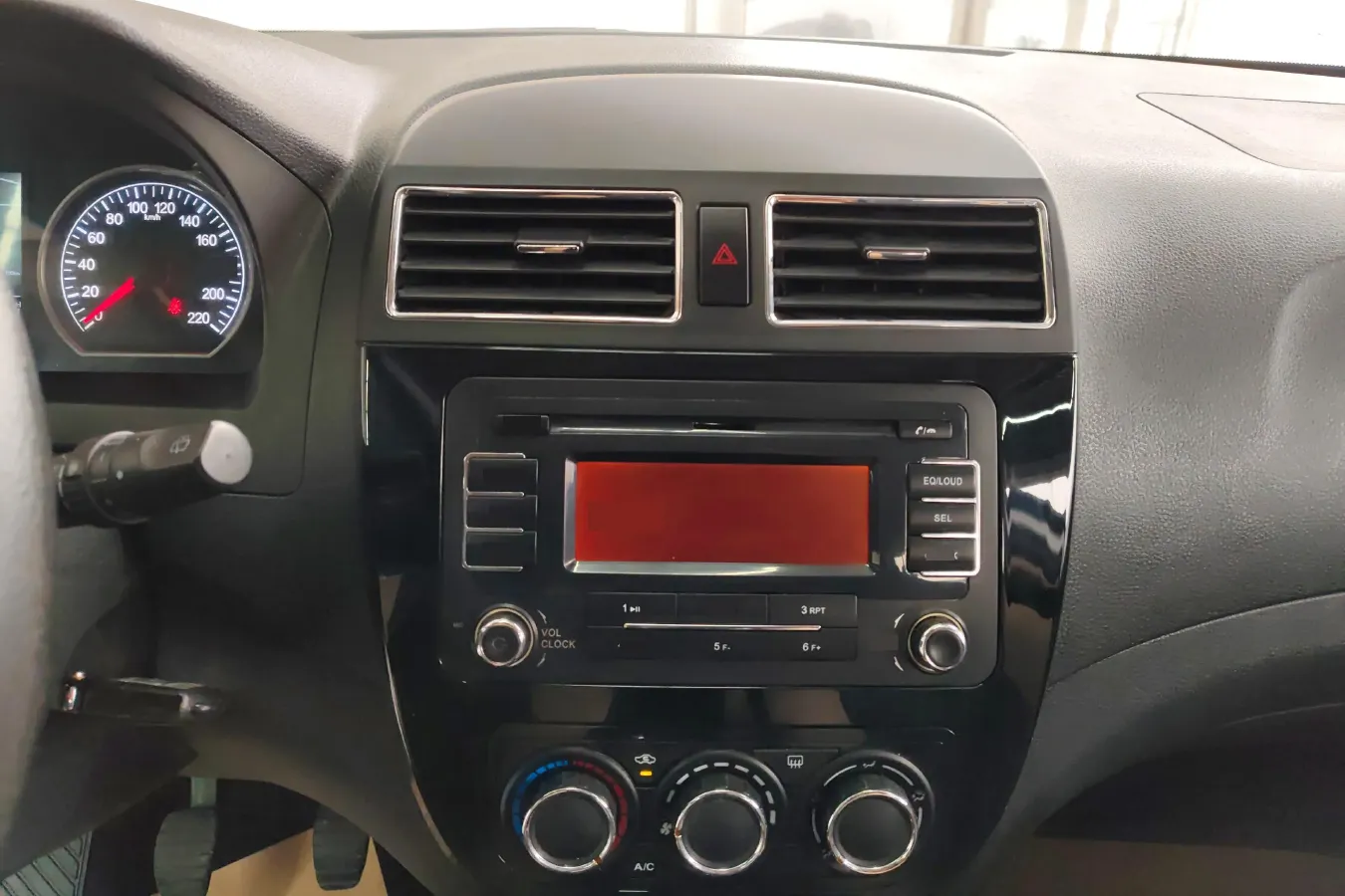 2015 DongFeng Forthing Joyear X3 1.5L 120HP L4 5MT,autocango,china used car exporter,china ev exporter,chinese used car exporter,chinese used ev exporter