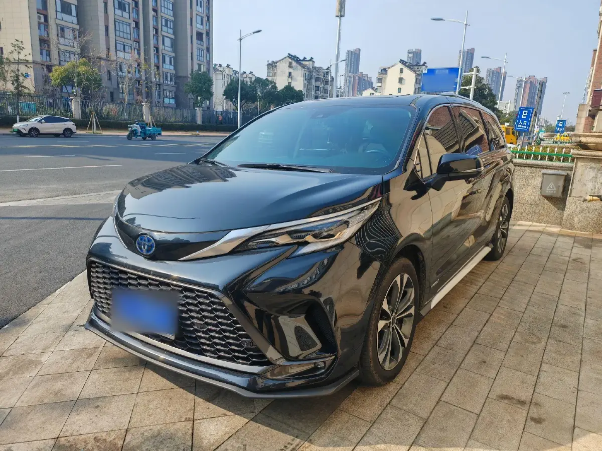 2023 Toyota Granvia 2.5L 189HP L4 E-CVT Hybrid