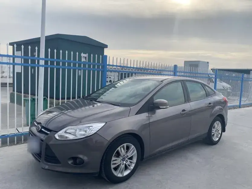 2012 Ford Focus 1.6L 125HP L4 5MT