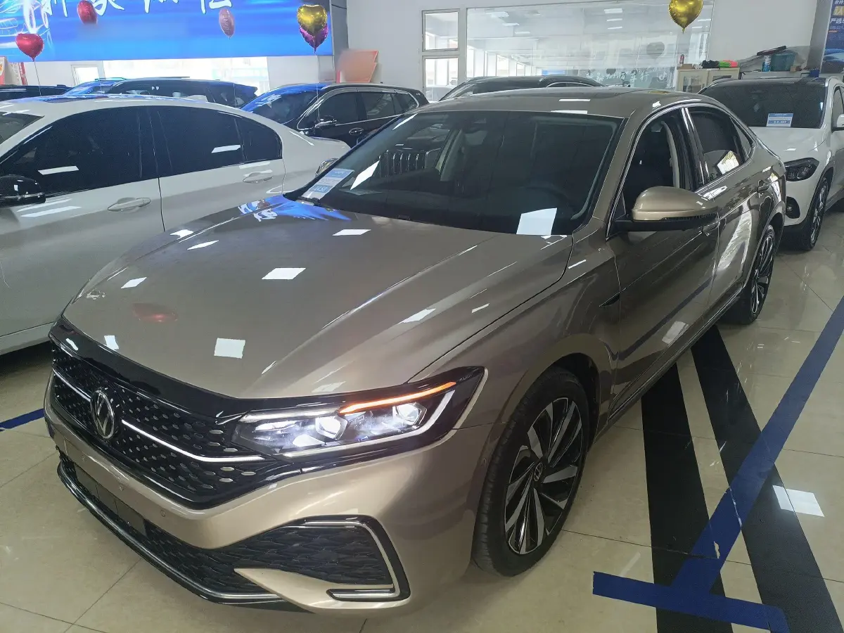 2022 Volkswagen Passat 2.0T 186HP L4 7DCT