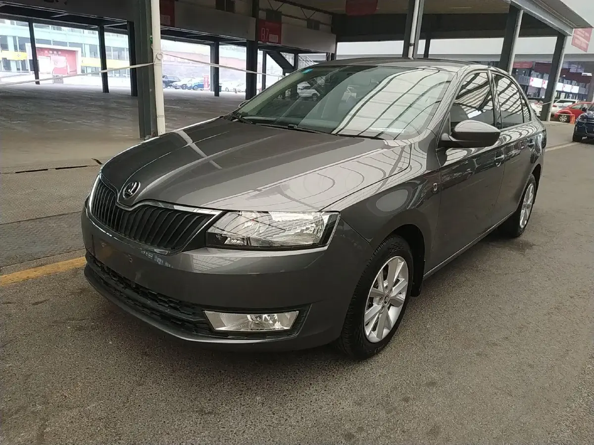 2015 Skoda Rapid 1.6L 110HP L4 5MT