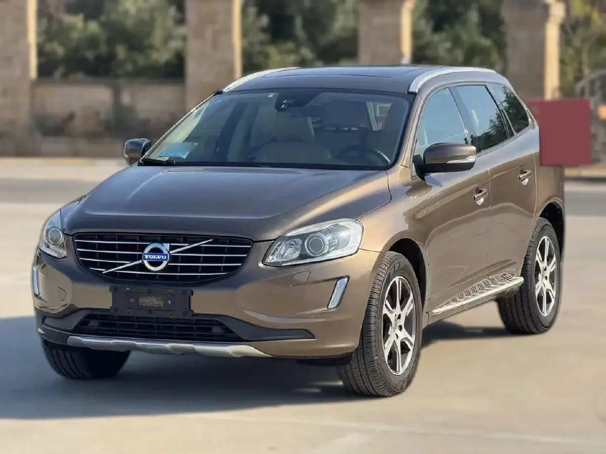 2015 Volvo XC60 2.0T 240HP L4 6DCT